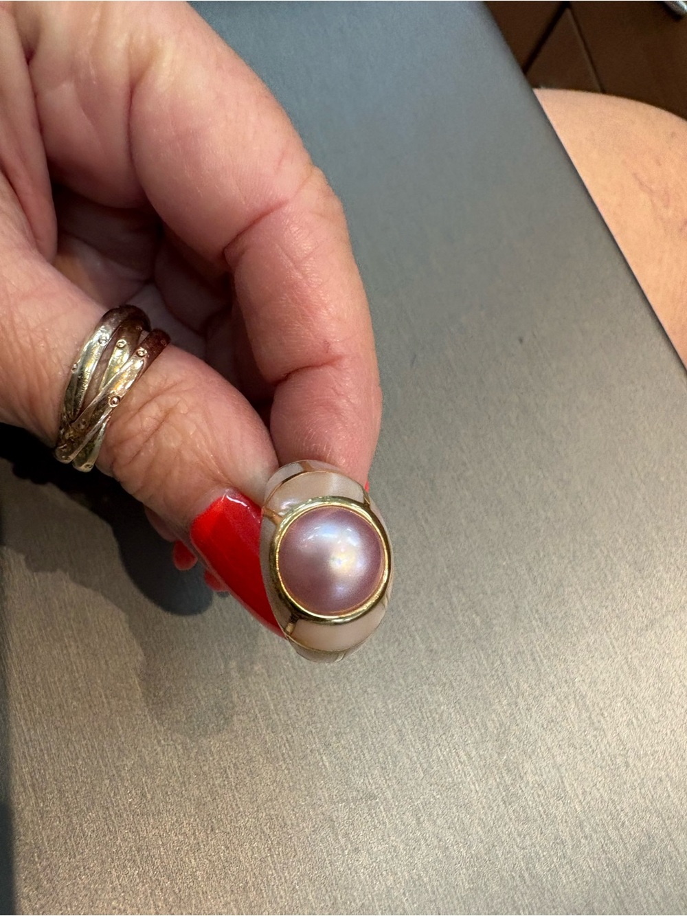 Gold-Tone Pink mobe Pearl Dome Cocktail Ring - size 7